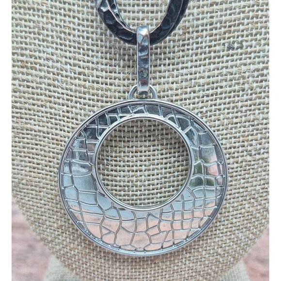 Chico's Hammered Link Textured Circle Pendant Necklace 20" Statement Piece - Picture 5 of 9